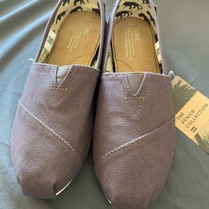 BRAND NEW W/TAGS grey toms